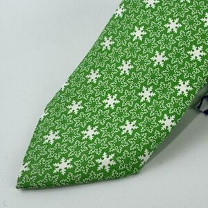Vineyard Vines Green Snowflakes Tie Christmas Holiday Silk Handmade Made USA